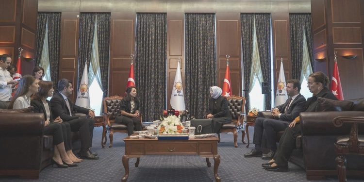 Siyasi partilerin bayramlaşma programı belirlendi