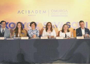 Skolyoz Savaşçılarından en manalı adım! Podyumda meydan okudular!