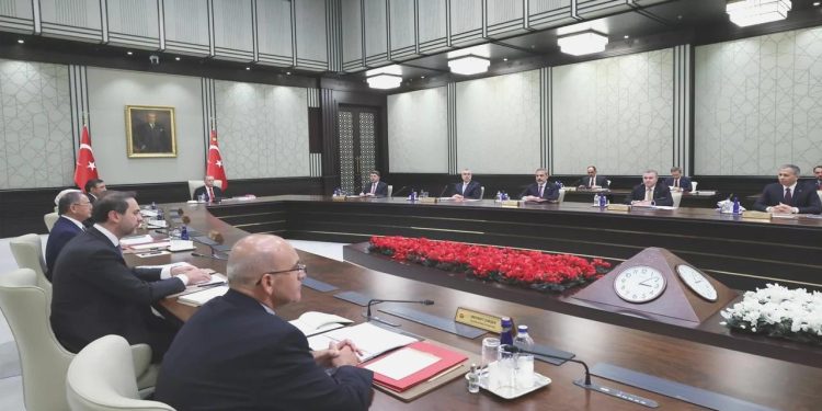 Yeni devrin birinci Cumhurbaşkanlığı Kabinesi sona erdi