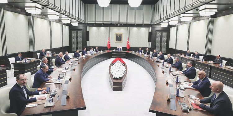 Yeni kabinenin bugün açıklanması bekleniyor