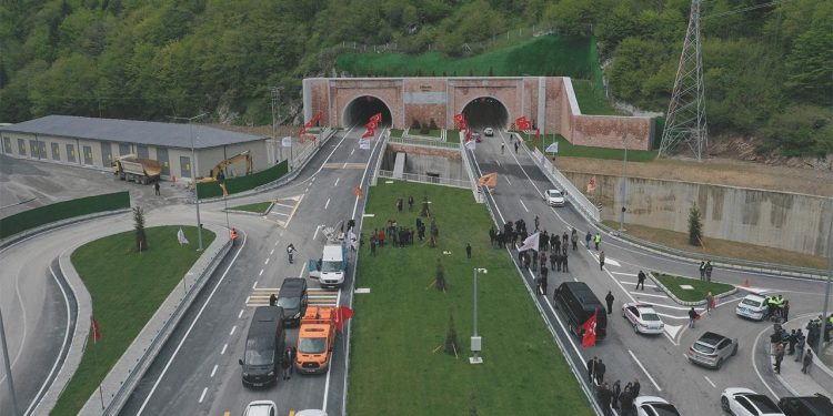 Zigana Tüneli’nden 1,5 ayda 251 bin 100 araç geçti