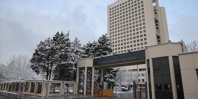 Hazine ve Maliye Bakanlığı benzin ve motorin zamlarını 2 gerekçeyle savundu