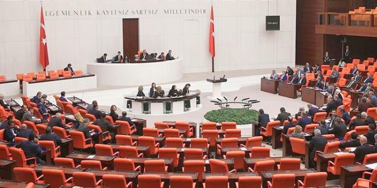 Kanun teklifi bugün Meclis’te: En düşük memur maaşı 22 bin TL oluyor