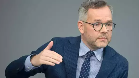 Michael Roth, Fransa’da istikrarının tehlikede olduğunu belirtti