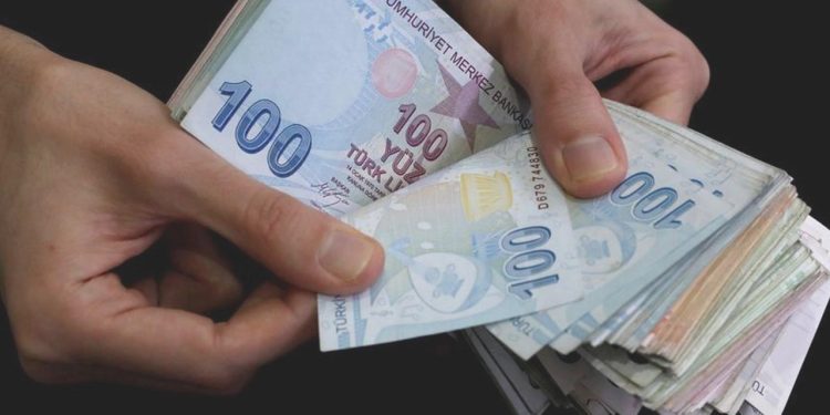 AK Parti, ’emeklilere ek zam’ taleplerinde bütçeyi işaret etti: ‘Çalışma olabilir’ bildirisi