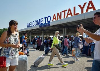 Antalya Havalimanı’nda günlük yolcu rekoru!