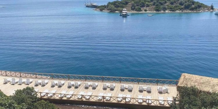 Antalya’ya beş yıldızlı fiyatsız halk plajı