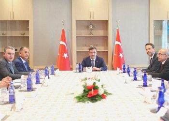 Bakanlar uyum için bir ortaya geldi