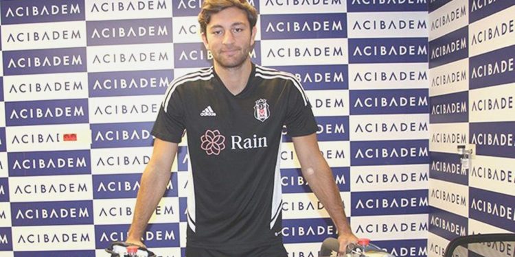 Beşiktaşlı futbolcu Emrecan Uzunhan’a trafikte taarruz