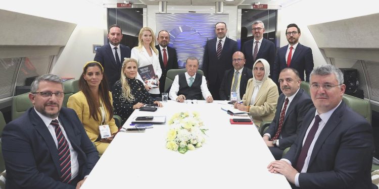 Cumhurbaşkanı Erdoğan: F-16’ların satışıyla ilgili ülkemiz lehine bir tavır sergileniyor