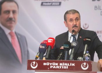 Destici hem ÖTV artırımını hem iktisat idaresini eleştirdi