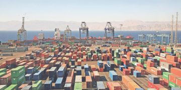 Dış ticaret açığı 1,5 yıl sonra birinci kere daraldı