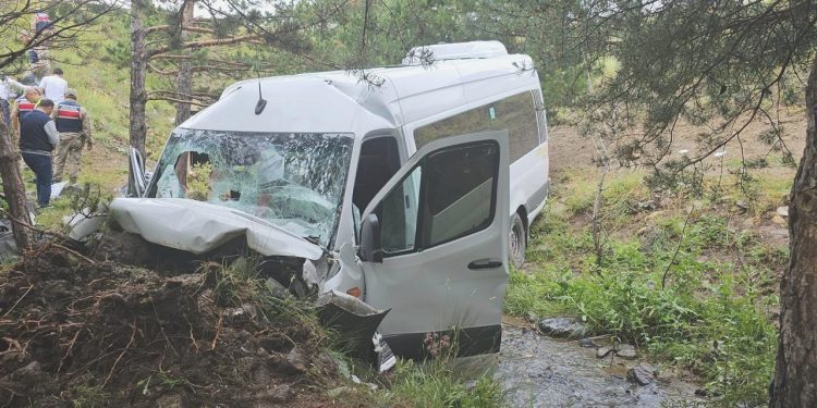 Düğün dönüşü kaza: Dört kişi hayatını kaybetti