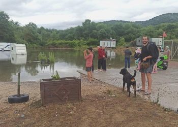 Erzurum ve Kocaeli’yi sağanak vurdu, yollar göle döndü