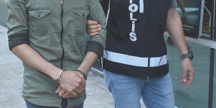 Esenyurt’ta sokak ortasında silahlı çatışma: İki gözaltı var; başkaları aranıyor