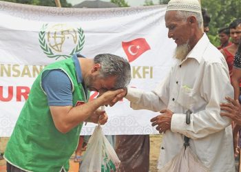 İHH Suriye’de 185 binden fazla şahsa kurban eti ulaştırdı