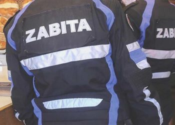 İzmir Büyükşehir Belediyesi Arapça tabelaları kaldırdı