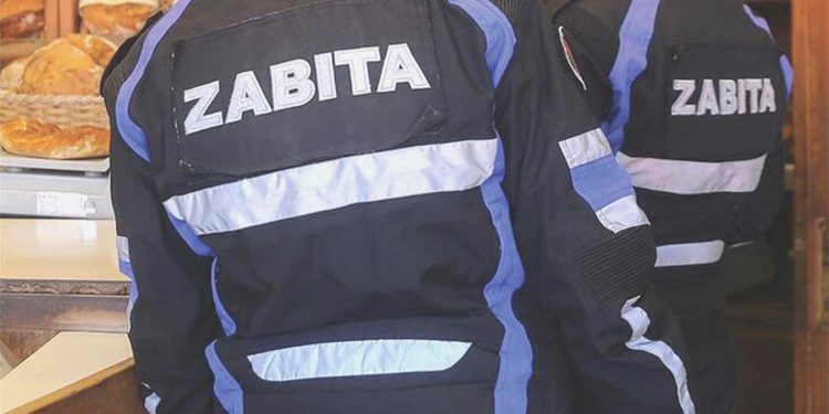 İzmir Büyükşehir Belediyesi Arapça tabelaları kaldırdı