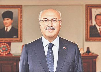 İzmir Valisi: Milletimiz, vatanını ve istikbalini muhafaza kararlılığını gösterdi