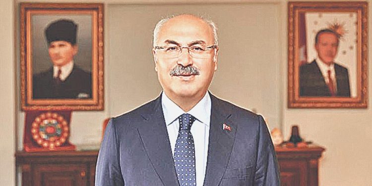 İzmir Valisi: Milletimiz, vatanını ve istikbalini muhafaza kararlılığını gösterdi