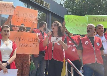 Kadıköy Belediyesi personellerinden maaş hareketi