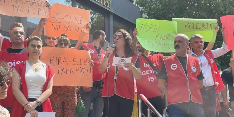 Kadıköy Belediyesi personellerinden maaş hareketi