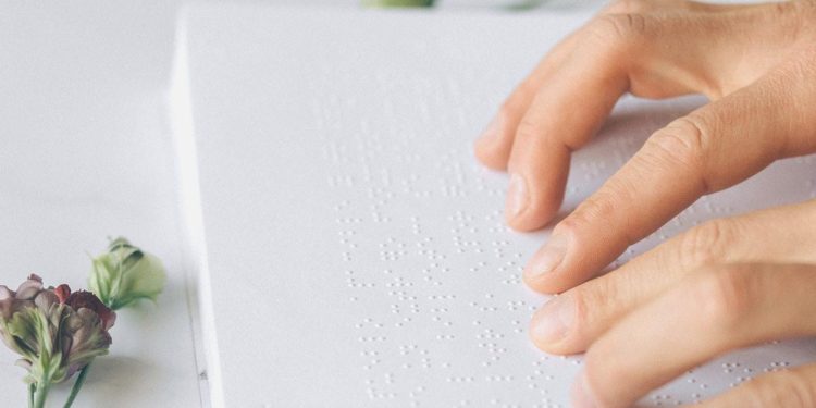 Kredi müracaatında 2 saat bekletilen görme engelliye tazminat