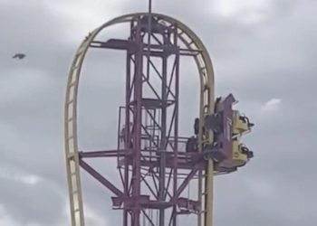 Lunaparkta korkutan anlar: Tren arızalandı, 30 metrede asılı kaldılar