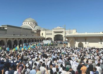 Menzil cemaati önderi son seyahatine uğurlandı