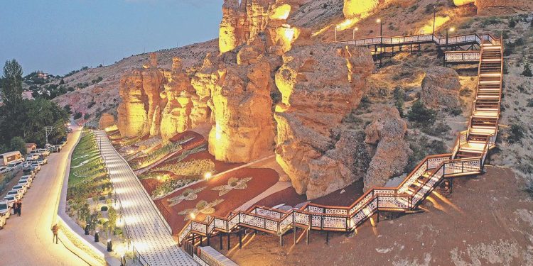 Meram’da turizmin yeni rotası: Kızlar Kayası