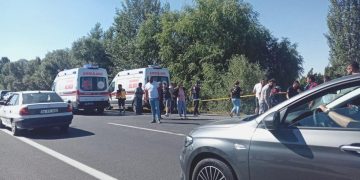 Minibüs devrildi, üç tarım çalışanı hayatını kaybetti