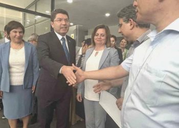 Noterde taşınmaz satışında birinci tapu Bakan Tunç’tan