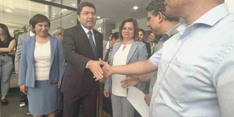 Noterde taşınmaz satışında birinci tapu Bakan Tunç’tan