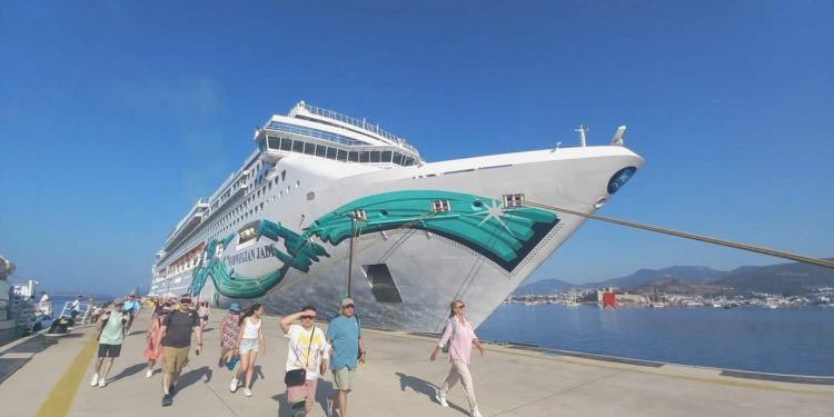 Rekor: Kruvaziyerle altı ayda yarım milyon turist geldi