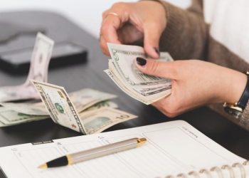 Ticari kredi kullanımı 25 ay sonra birinci defa daraldı