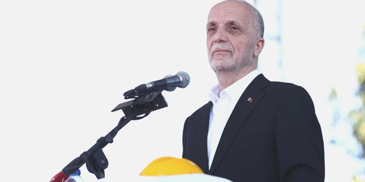 TÜRK-İŞ:  Vergi diliminde çalışanın kaybı 2000 lira