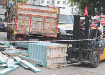 Üzerine laminat parken devrilen çocuk hayatını kaybetti