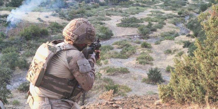 Van’da silah kazasında bir asker şehit