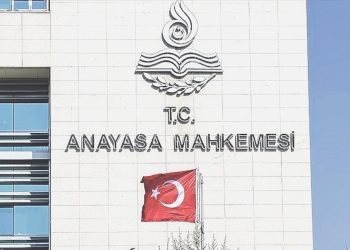 Yüzbinlerce öğretmenin gözü AYM’de