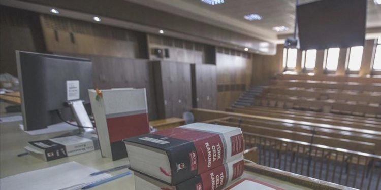 Zelzelede 25 kişinin can verdiği binada taşıyıcı kolandan tesisat geçirilmiş!