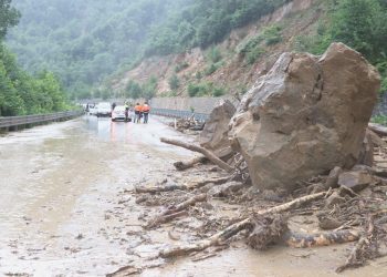 Zonguldak-İstanbul yolu trafiğe kapandı
