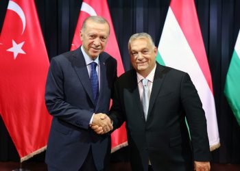 Cumhurbaşkanı Erdoğan Macaristan’da büyük ilgiyle karşılandı