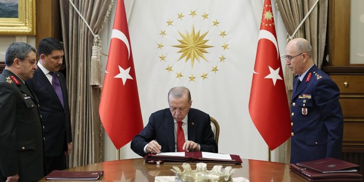 Cumhurbaşkanı Erdoğan, YAŞ kararlarını imzaladı