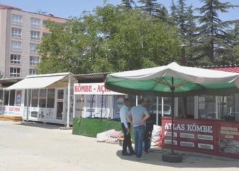 Afşin’de ticaret konteynerda sürüyor