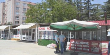 Afşin’de ticaret konteynerda sürüyor