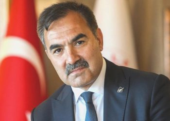 Ahlat Belediye Lideri Çoban, trafik kazası geçirdi