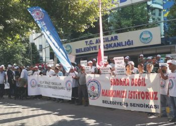 Avcılar’da belediye çalışanlarından maaş aksiyonu