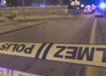 Balıkesir’de hafif ticari araç devrildi: 1 meyyit, 4yaralı