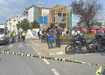 Beşiktaş’ta tadilattaki binada çökme: 1 meyyit