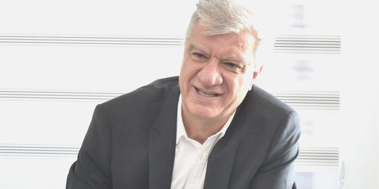 Beyin kanaması geçiren belediye lideri ağır bakımda